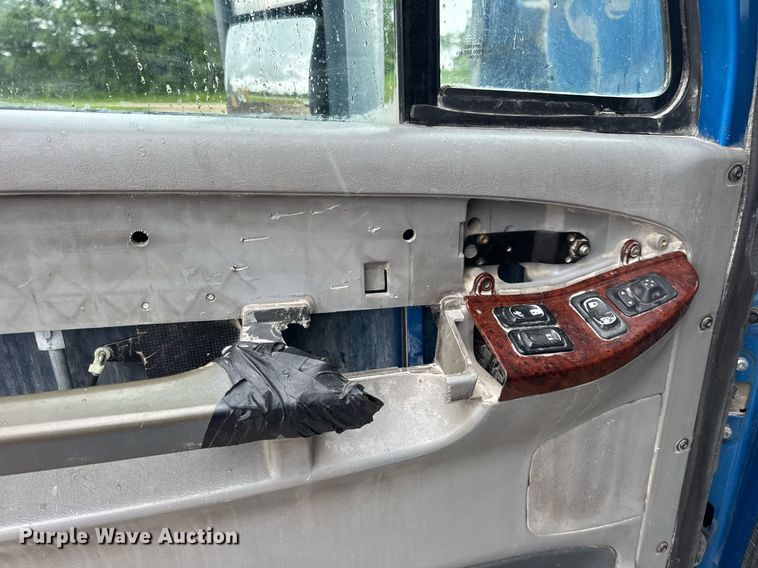 image for item DV4161 2008 Freightliner Century Class S/T dump truck