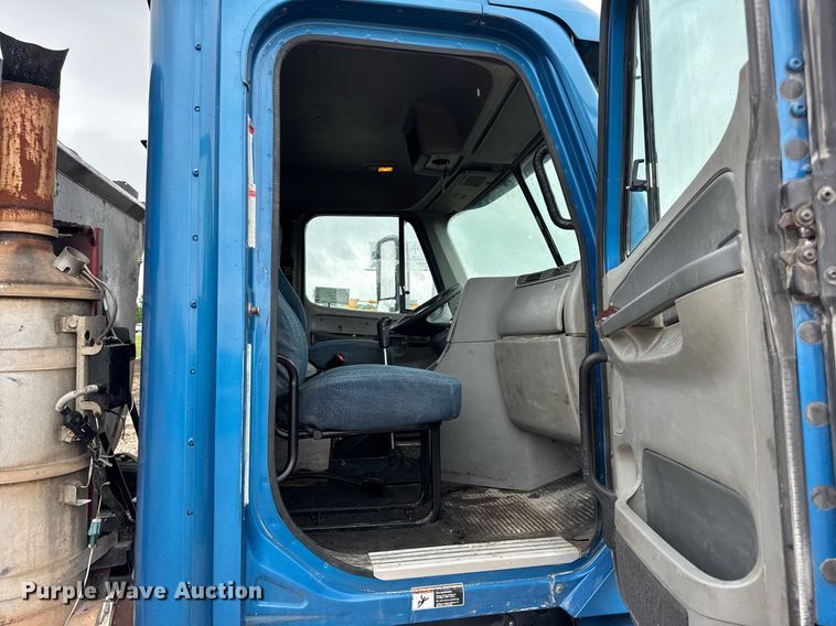 image for item DV4161 2008 Freightliner Century Class S/T dump truck