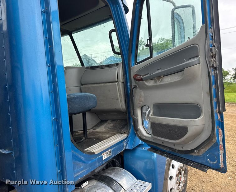 image for item DV4161 2008 Freightliner Century Class S/T dump truck