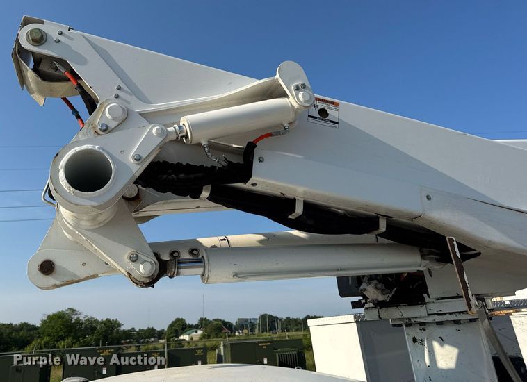 image for item DV4170 2018 Dodge Ram 5500HD bucket truck