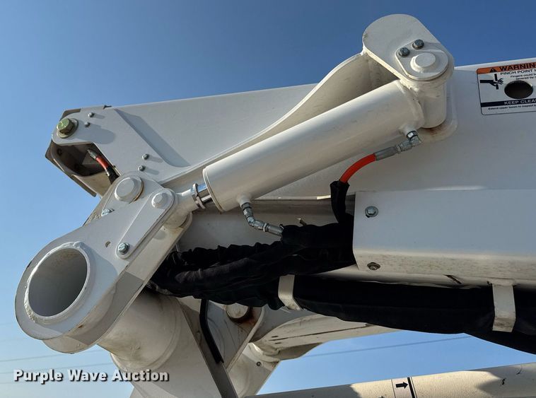 image for item DV4170 2018 Dodge Ram 5500HD bucket truck