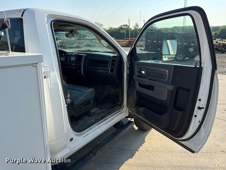 image for item DV4170 2018 Dodge Ram 5500HD bucket truck