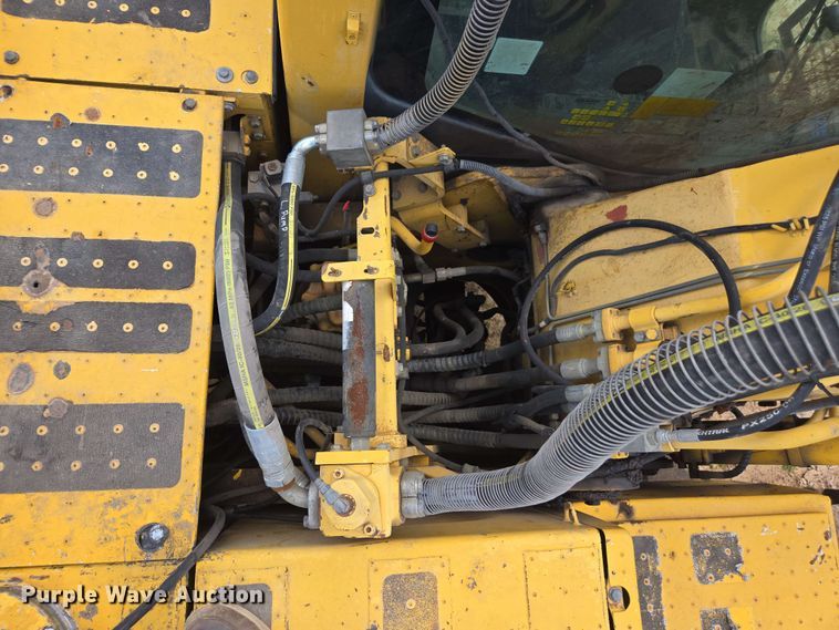 image for item DW1990 2012 Komatsu PC210LC-8 excavator