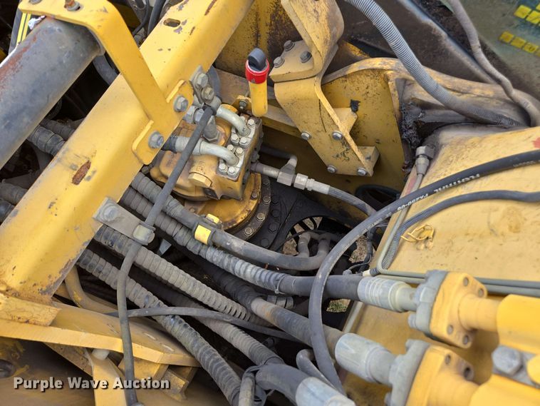 image for item DW1990 2012 Komatsu PC210LC-8 excavator