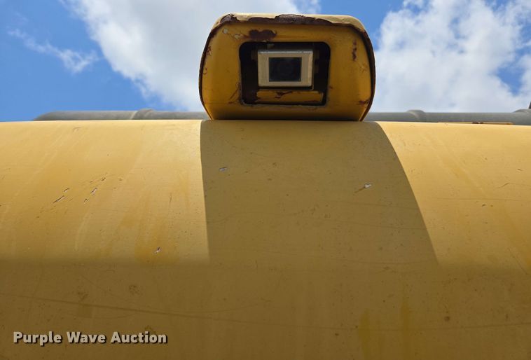 image for item DW1990 2012 Komatsu PC210LC-8 excavator