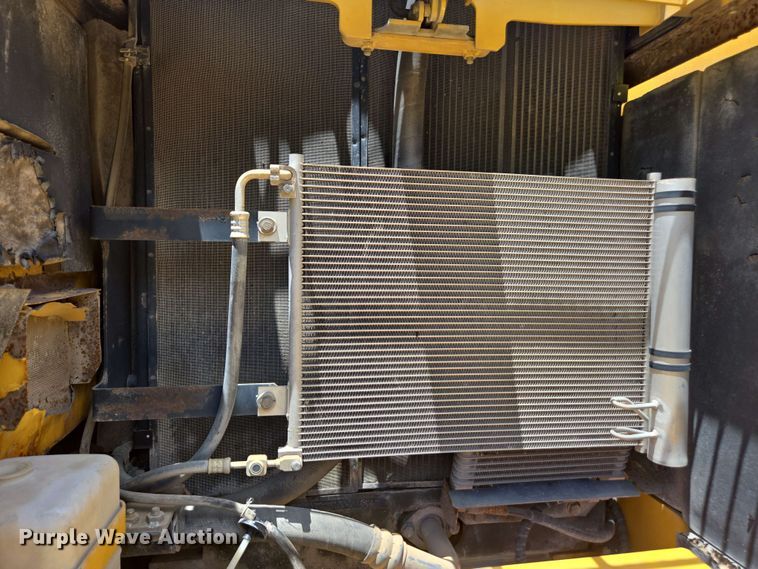 image for item DW1990 2012 Komatsu PC210LC-8 excavator