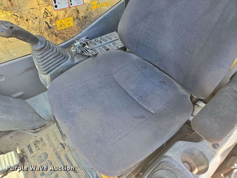 image for item DW1990 2012 Komatsu PC210LC-8 excavator