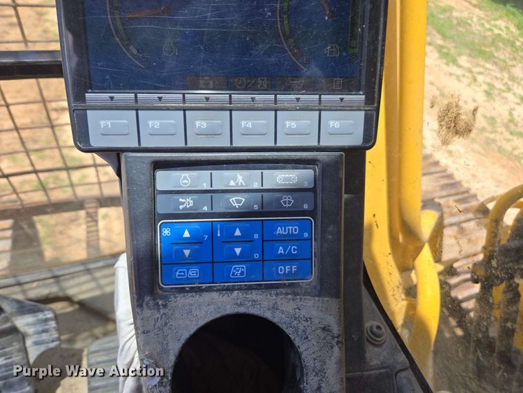 image for item DW1990 2012 Komatsu PC210LC-8 excavator