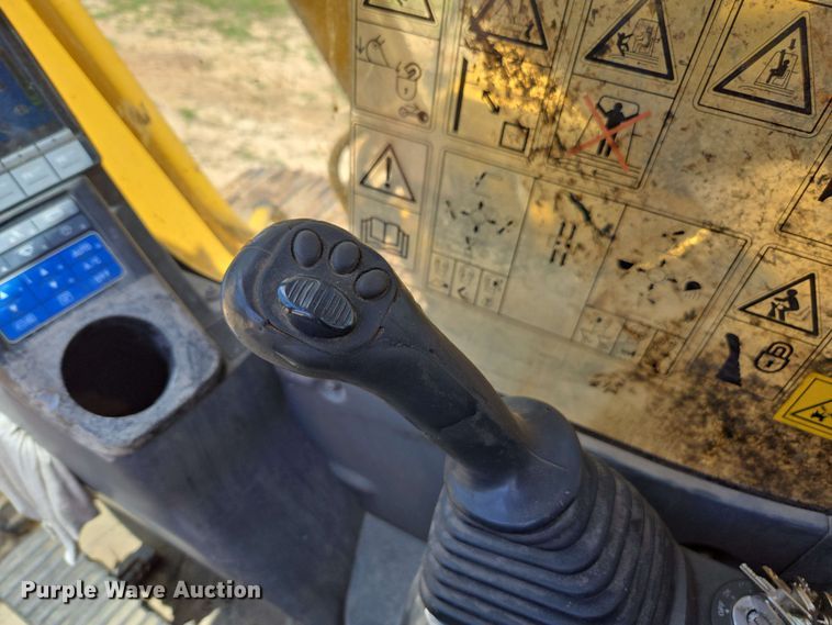 image for item DW1990 2012 Komatsu PC210LC-8 excavator