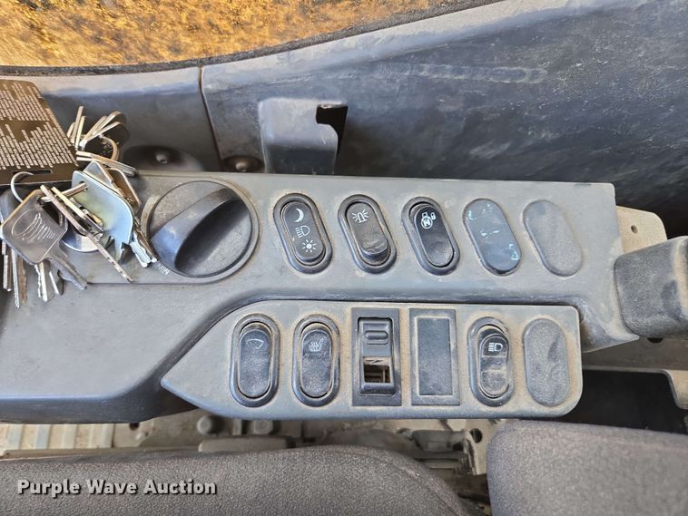 image for item DW1990 2012 Komatsu PC210LC-8 excavator