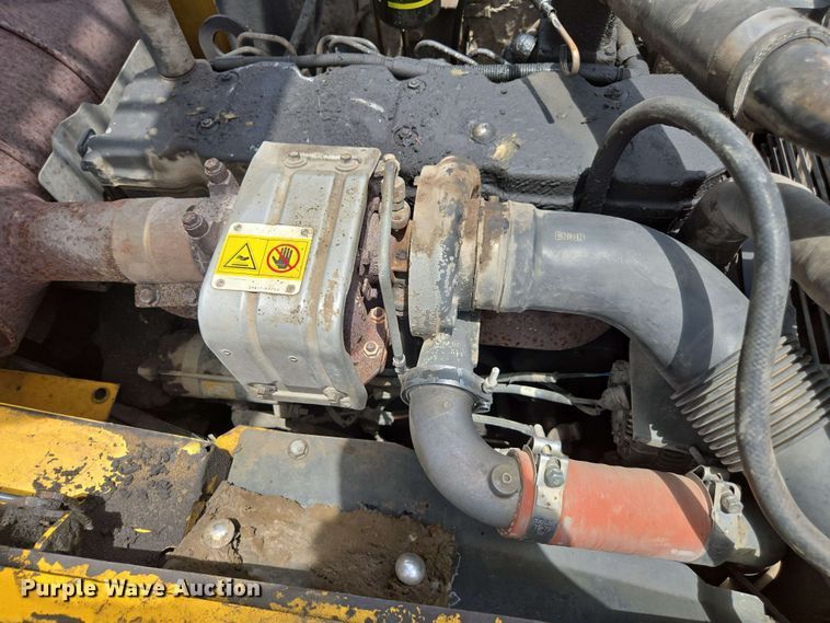 image for item DW1990 2012 Komatsu PC210LC-8 excavator