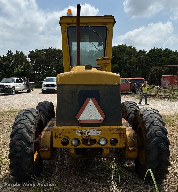image for item DX5467 1975 John Deere 570A motor grader