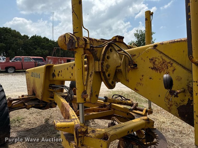 image for item DX5467 1975 John Deere 570A motor grader