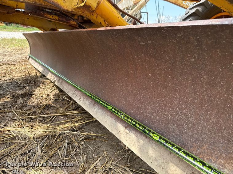 image for item DX5467 1975 John Deere 570A motor grader