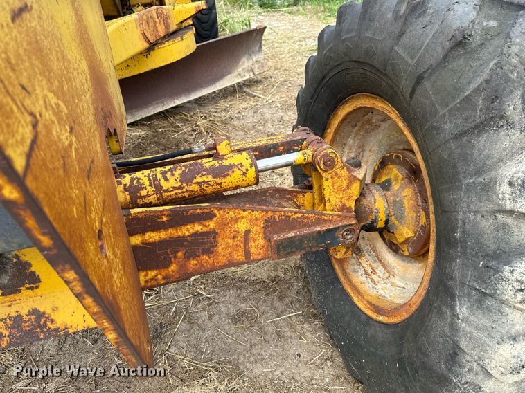 image for item DX5467 1975 John Deere 570A motor grader