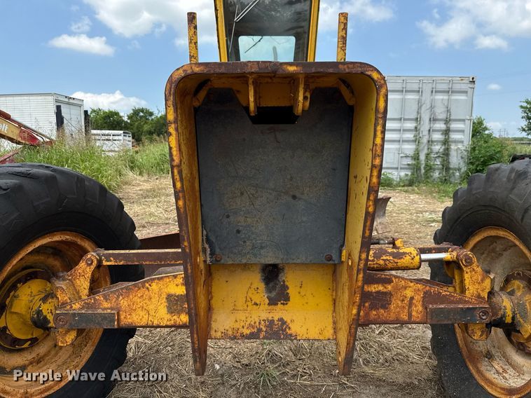 image for item DX5467 1975 John Deere 570A motor grader