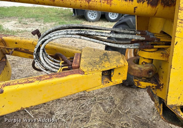 image for item DX5467 1975 John Deere 570A motor grader