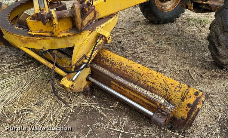 image for item DX5467 1975 John Deere 570A motor grader