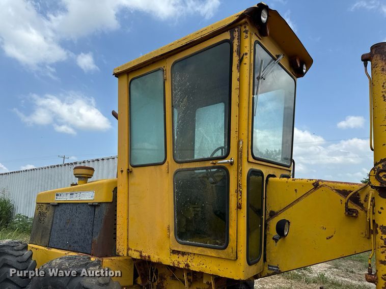 image for item DX5467 1975 John Deere 570A motor grader