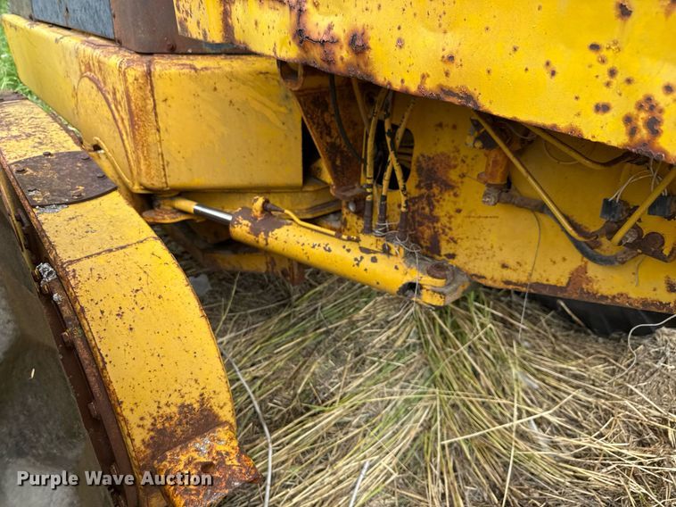 image for item DX5467 1975 John Deere 570A motor grader