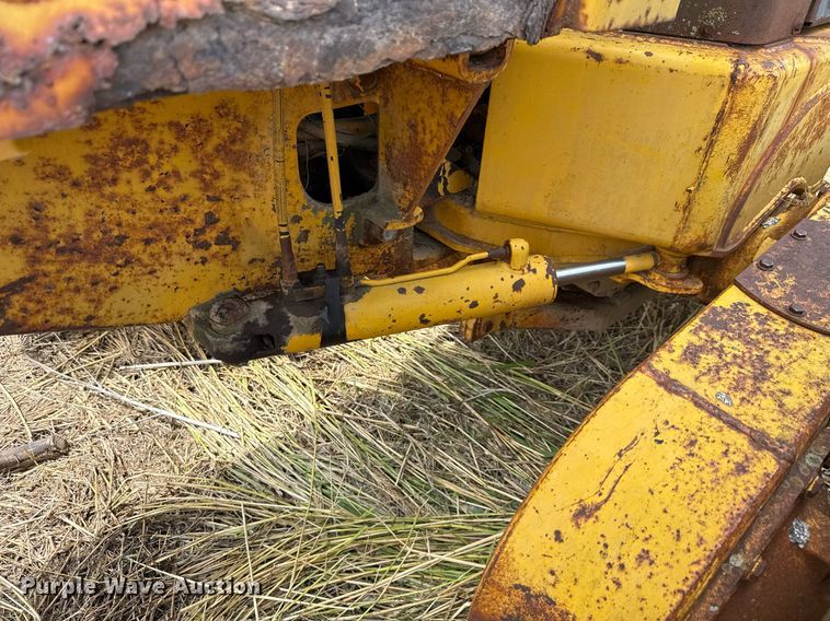 image for item DX5467 1975 John Deere 570A motor grader