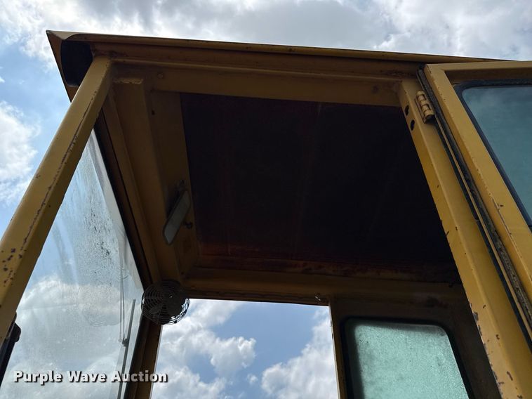 image for item DX5467 1975 John Deere 570A motor grader