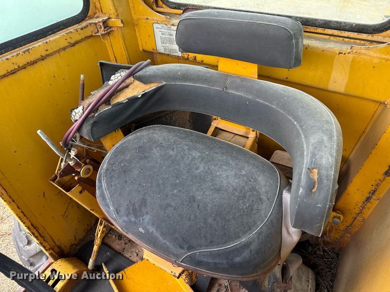 image for item DX5467 1975 John Deere 570A motor grader