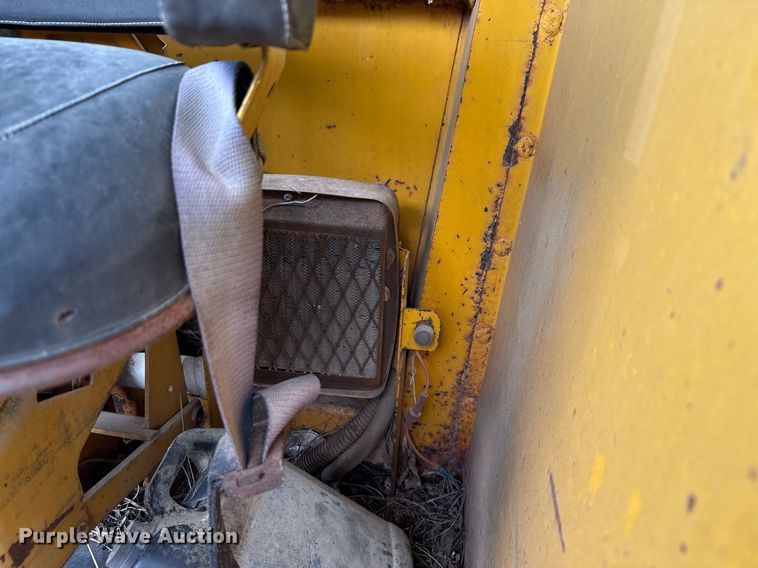 image for item DX5467 1975 John Deere 570A motor grader