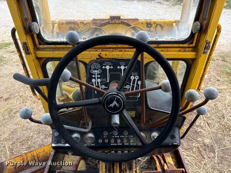 image for item DX5467 1975 John Deere 570A motor grader