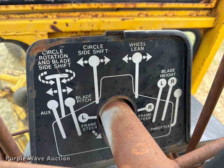 image for item DX5467 1975 John Deere 570A motor grader