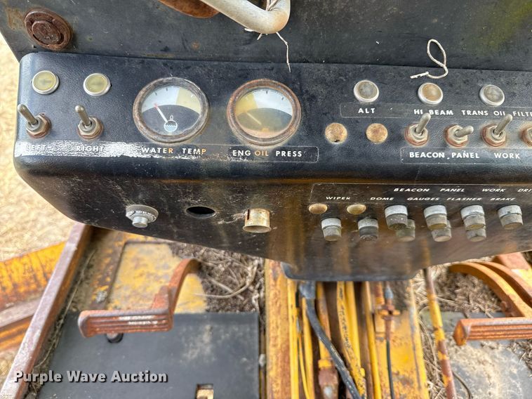 image for item DX5467 1975 John Deere 570A motor grader