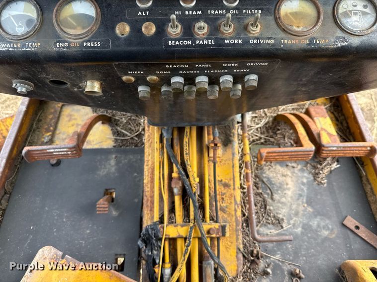 image for item DX5467 1975 John Deere 570A motor grader