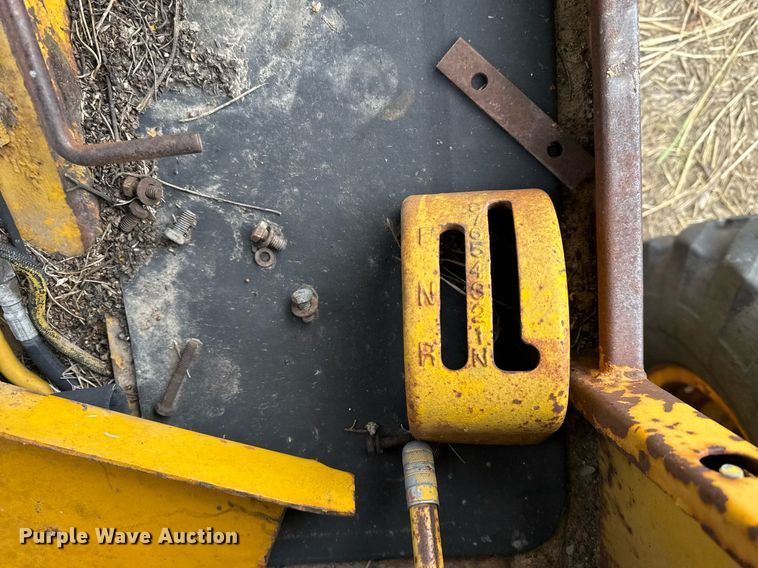 image for item DX5467 1975 John Deere 570A motor grader