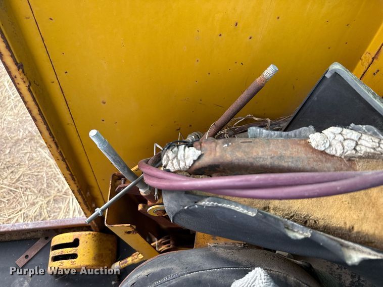 image for item DX5467 1975 John Deere 570A motor grader