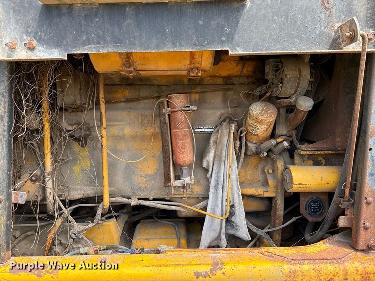 image for item DX5467 1975 John Deere 570A motor grader