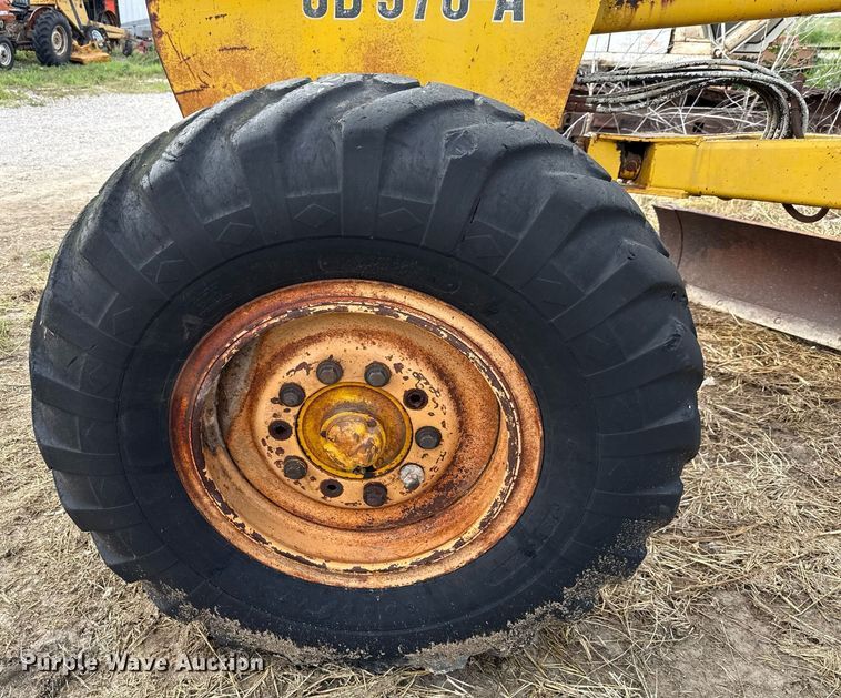 image for item DX5467 1975 John Deere 570A motor grader