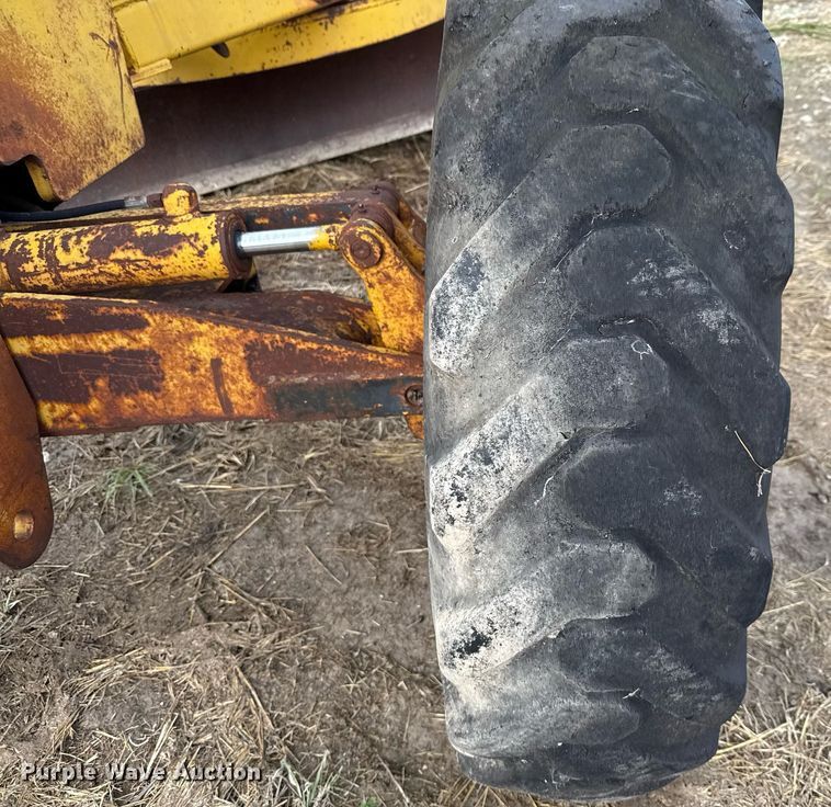 image for item DX5467 1975 John Deere 570A motor grader