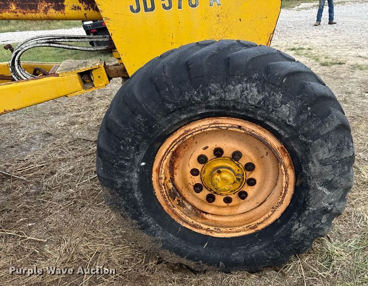 image for item DX5467 1975 John Deere 570A motor grader