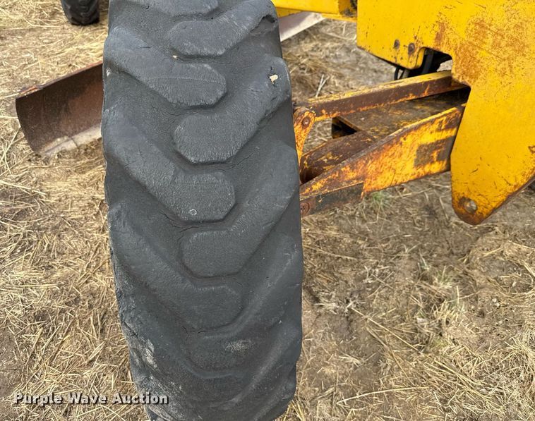 image for item DX5467 1975 John Deere 570A motor grader