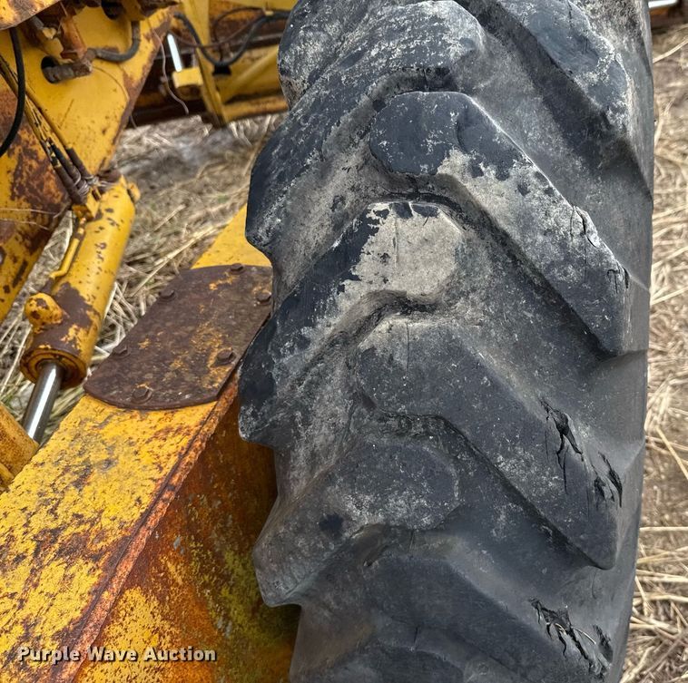 image for item DX5467 1975 John Deere 570A motor grader