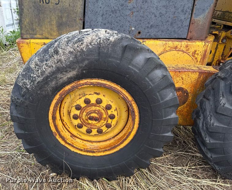 image for item DX5467 1975 John Deere 570A motor grader