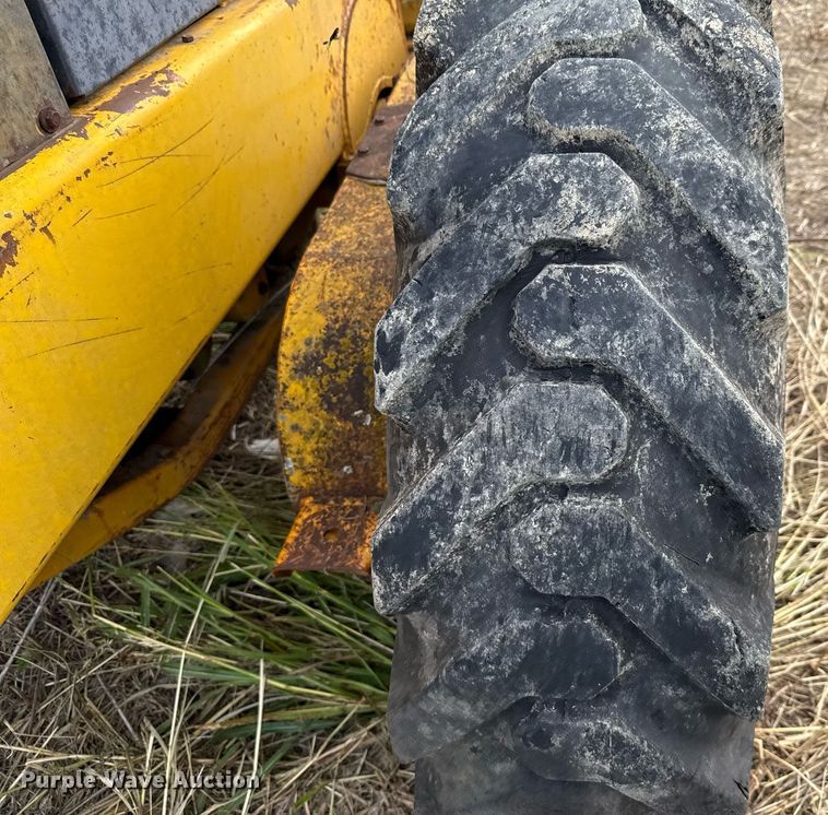 image for item DX5467 1975 John Deere 570A motor grader