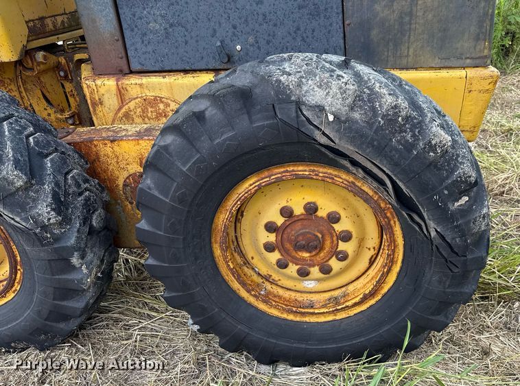 image for item DX5467 1975 John Deere 570A motor grader