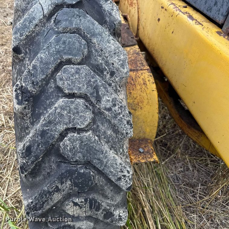 image for item DX5467 1975 John Deere 570A motor grader