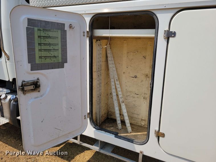 image for item DX6995 2013 Freightliner M2 bucket truck