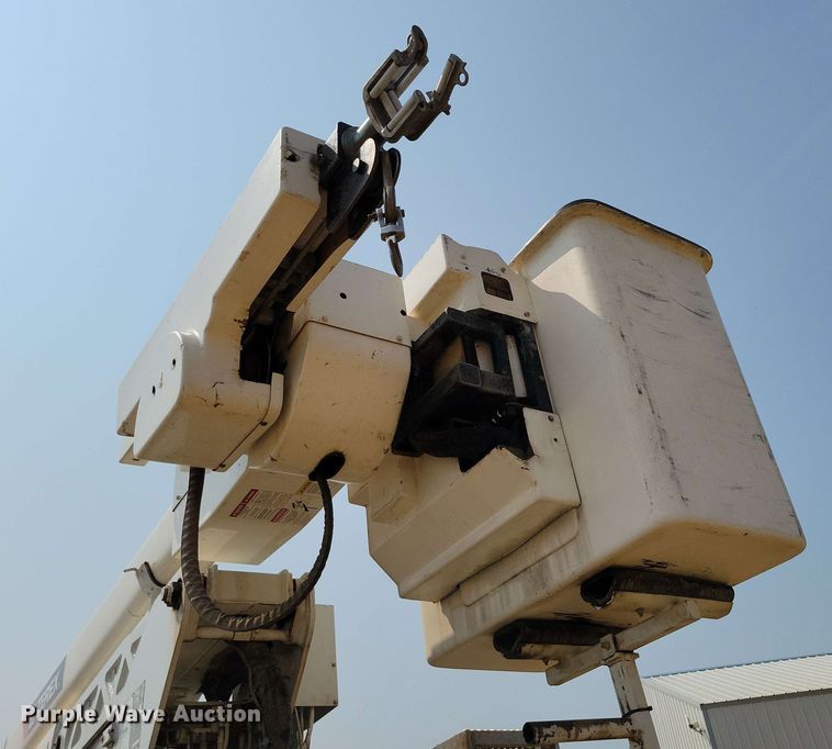 image for item DX6995 2013 Freightliner M2 bucket truck