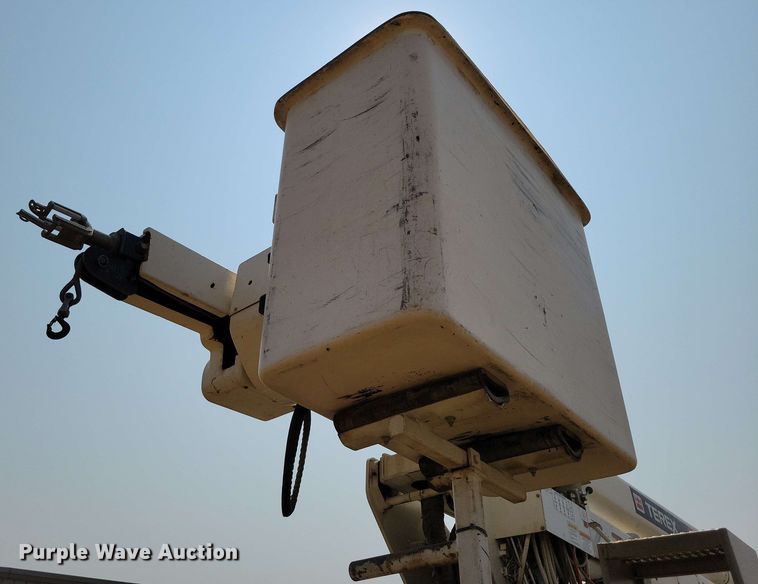 image for item DX6995 2013 Freightliner M2 bucket truck