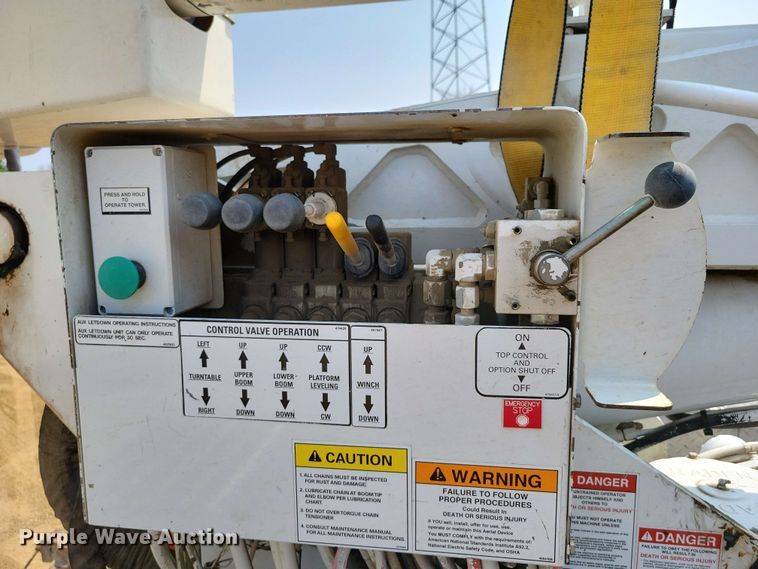 image for item DX6995 2013 Freightliner M2 bucket truck