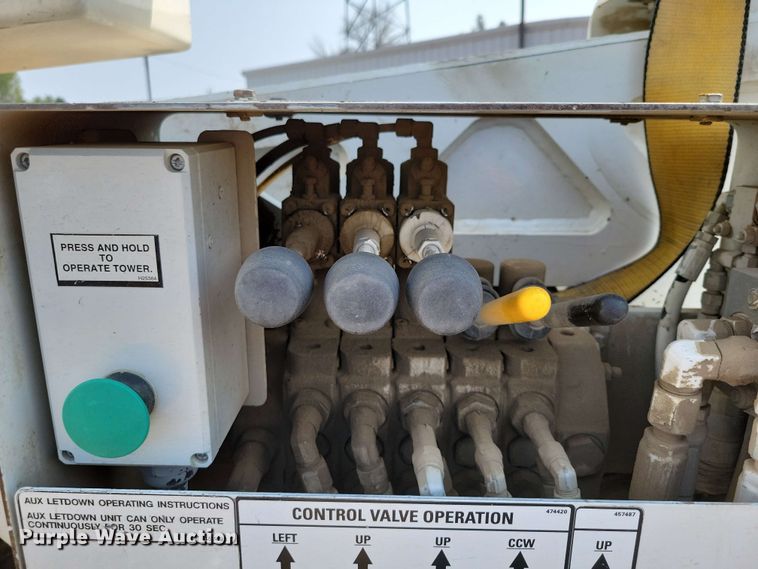 image for item DX6995 2013 Freightliner M2 bucket truck