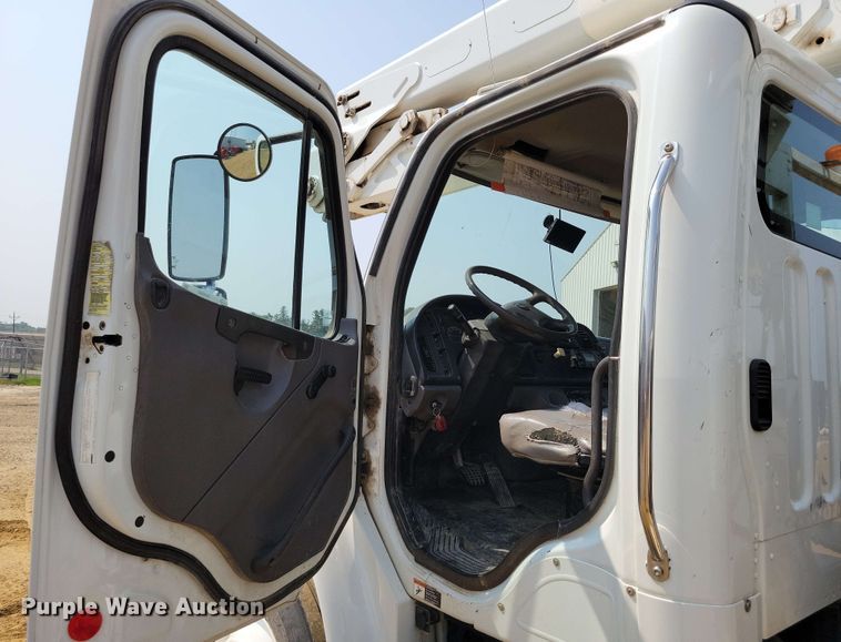 image for item DX6995 2013 Freightliner M2 bucket truck